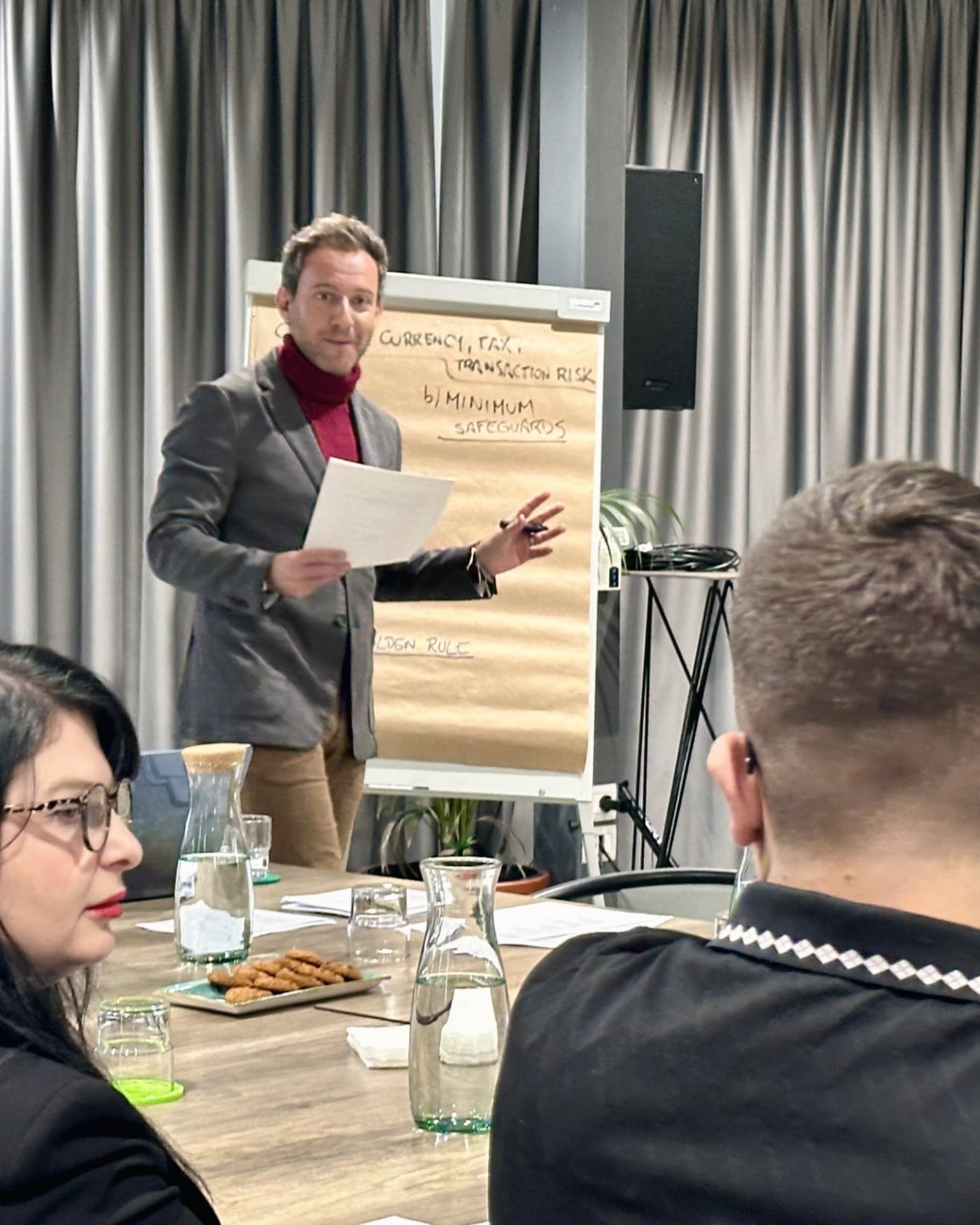 Facilitation at a flipchart during a Reinvantage working session