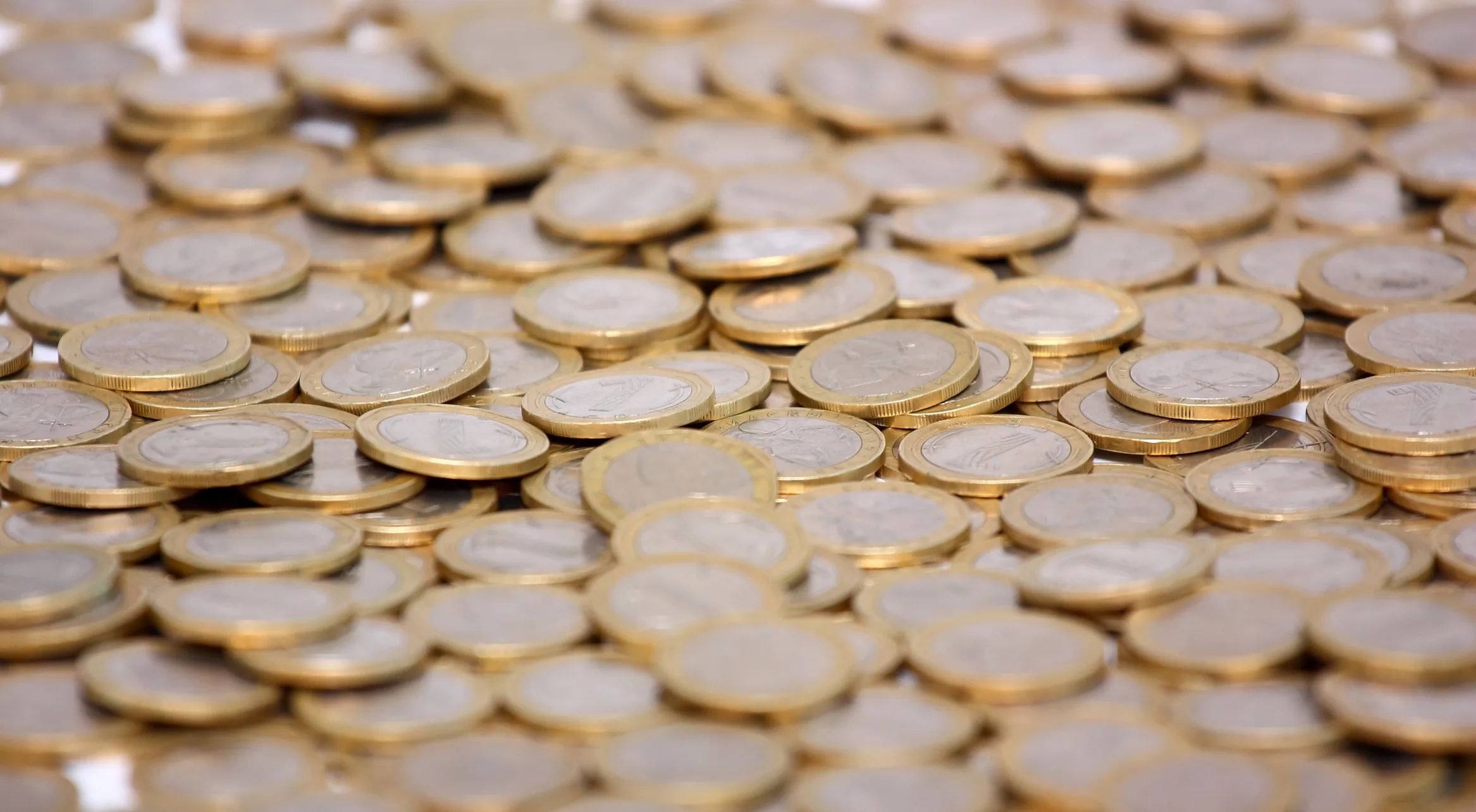 Close-up of Bulgarian leva and euro coins symbolizing Bulgaria’s upcoming euro adoption and economic transition.